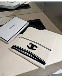 Chanel Knitted cashmere scarf