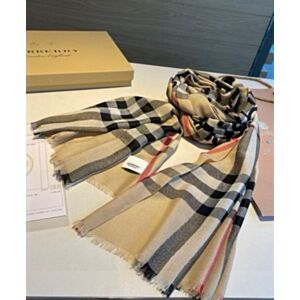 Burberry Classic cashmere scarf