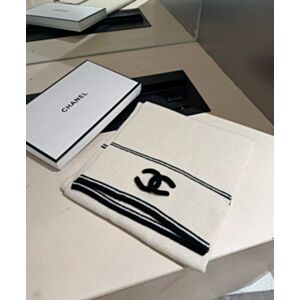 Chanel Knitted cashmere scarf